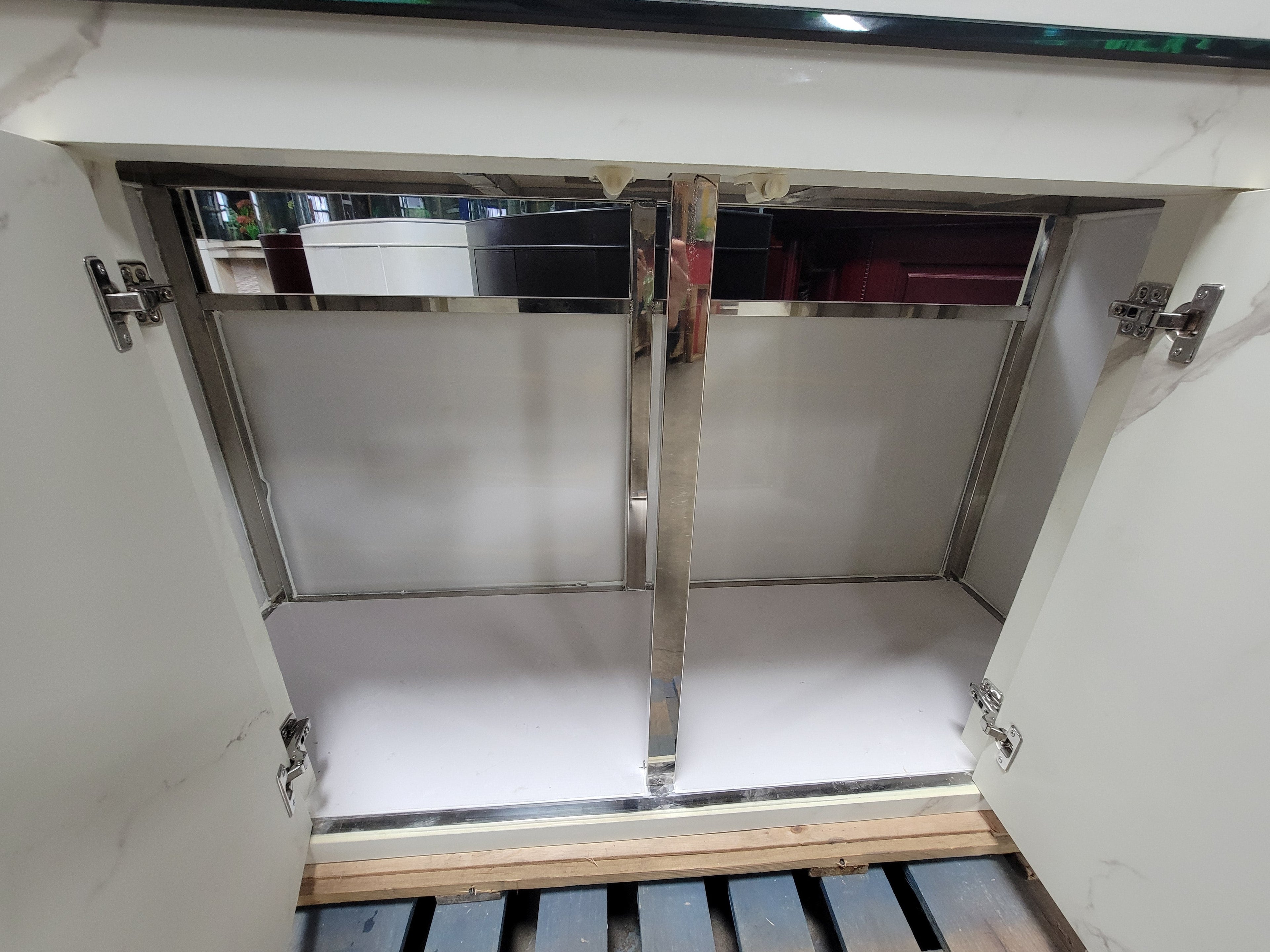 220 Gallon Panoramic Reef-Ready Curved Glass Aquarium With Marble Finish Stand